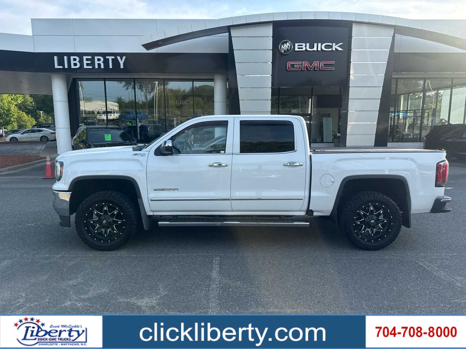 2018 GMC Sierra 4WD Crew Cab Short Box SLT's photo