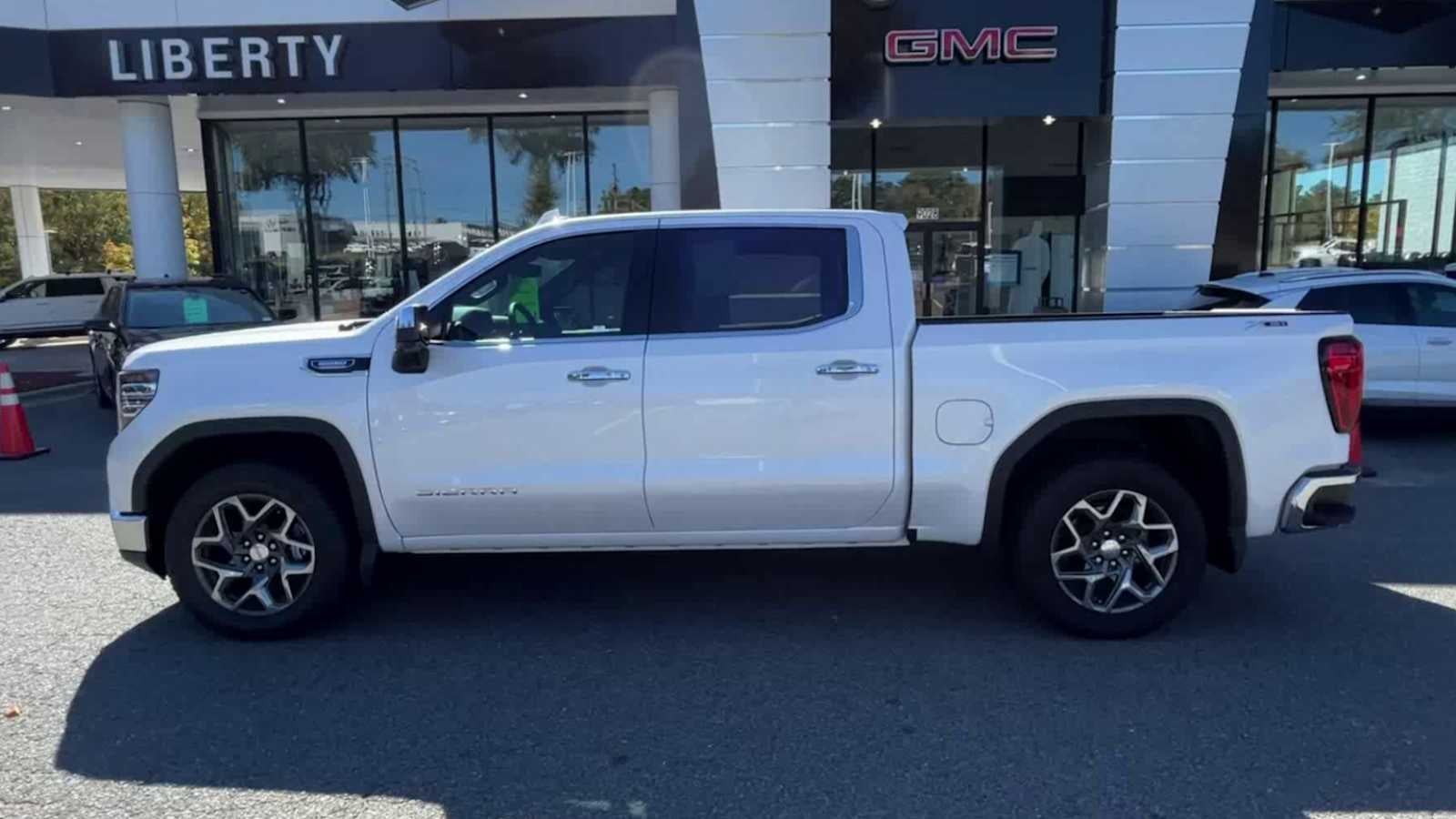 2022 GMC Sierra 1500 SLT
