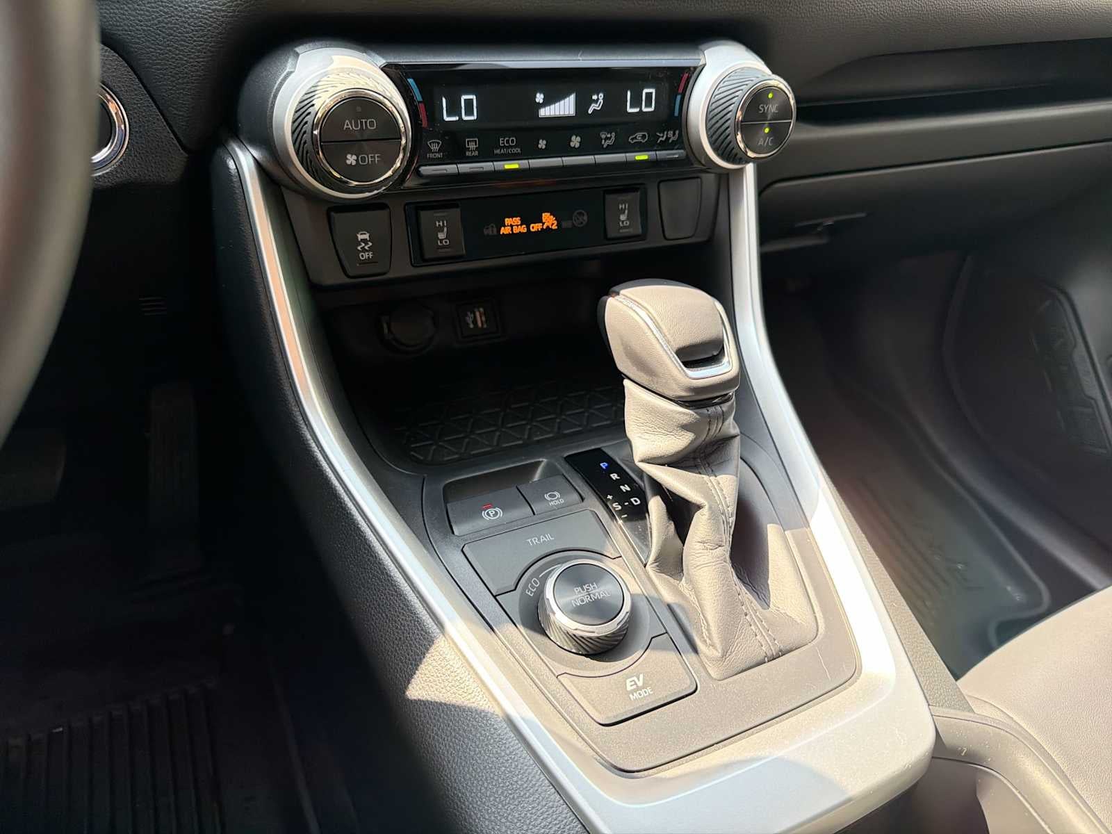 2025 Toyota RAV4 Hybrid XLE Premium